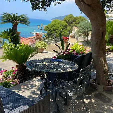 Donna Laura Sea Front Apartment