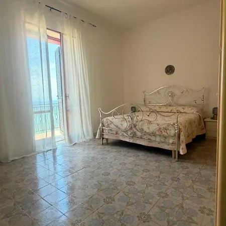 Donna Laura Sea Front Apartment Santa Maria di Castellabate
