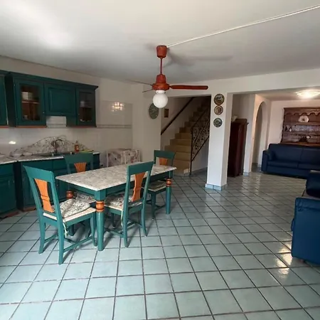 Donna Laura Sea Front Apartamento